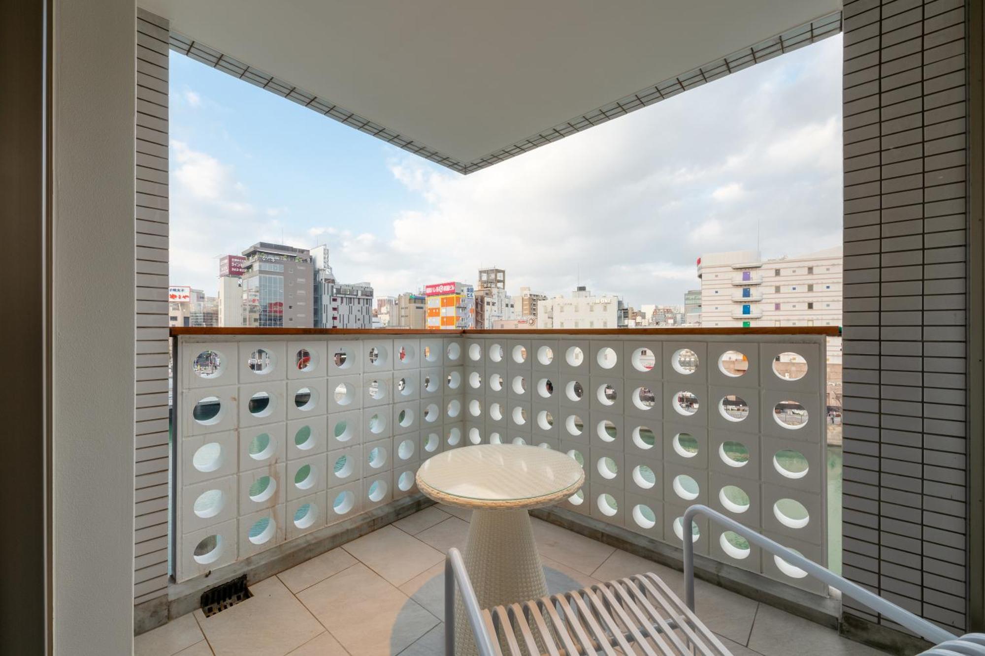 Deluxe Room 1 King Bed River Side Balcony Non-Smoking