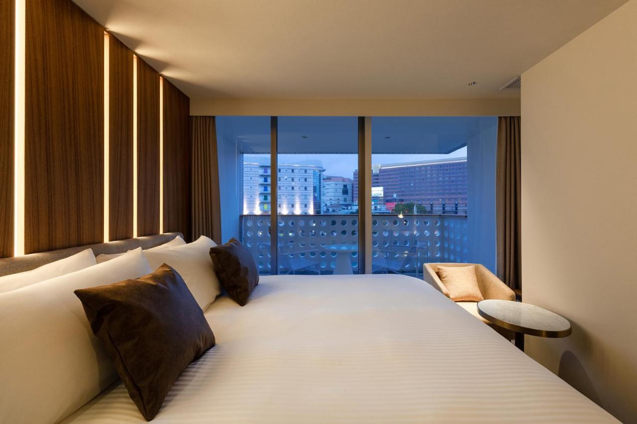 Deluxe Room 1 King Bed River Side Balcony Non-Smoking